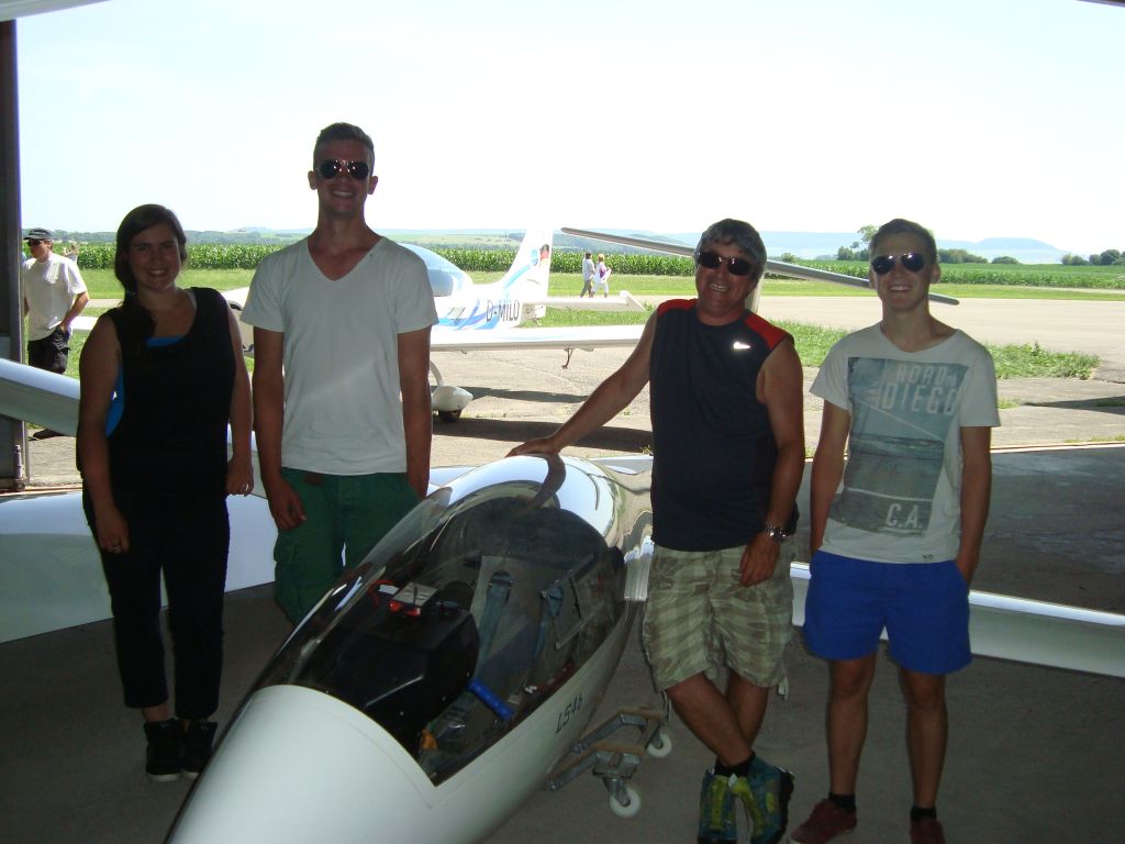 4 der frischen Scheininhaber - von links: Alison, Julian, Toni und